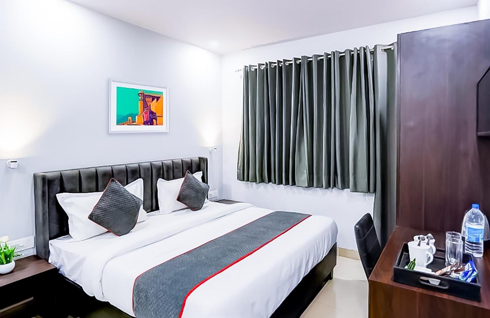 Family Rooms Inn - Shalimarbagh Нью-Дели Экстерьер фото
