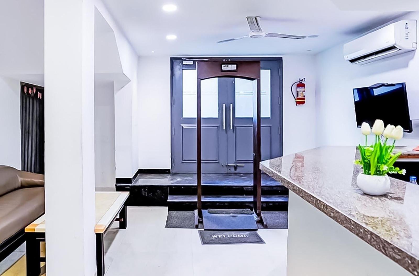 Family Rooms Inn - Shalimarbagh Нью-Дели Экстерьер фото